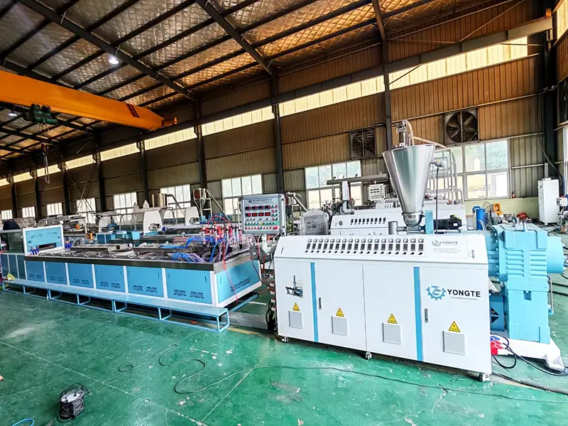 Solusi Teknis untuk Mengatasi Kecepatan Ekstrusi Tidak Seimbang pada Garis Ekstrusi Profil Plastik Empat Rongga