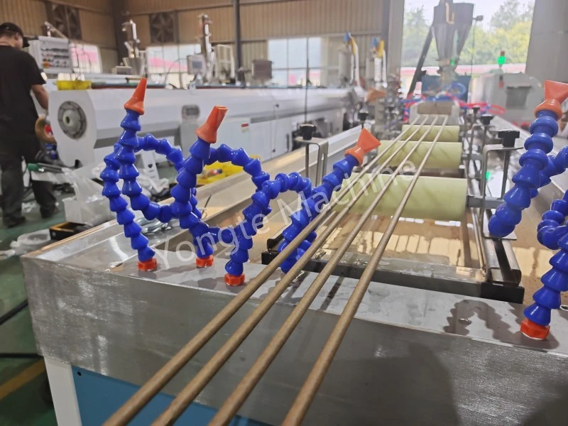 Mesin Pembuat Pipa WPC China dengan Empat Rongga