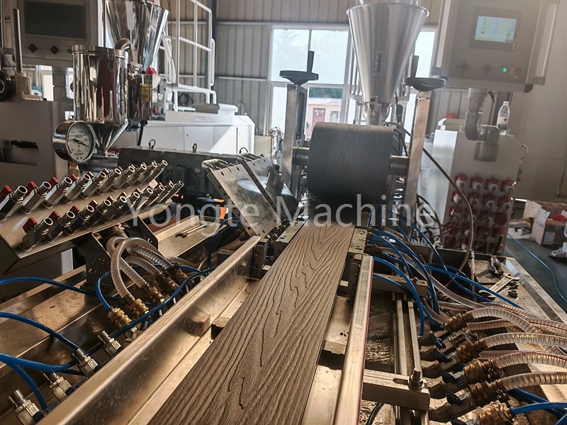 Mesin Mengubah Pemborosan Plastik menjadi Profil WPC