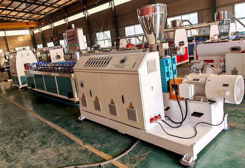 Mesin Pembuat Selang Perendam Karet